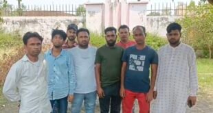 कासगंज-: अज्ञात वाहन ने बाइक सवार पति-पत्नी को मारी जोरदार टक्कर, हादसे में पत्नी की मौके पर हुई दर्दनाक मौत, पति गंभीर रूप से हुआ घायल।
