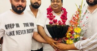 बलरामपुर-: उतरौला विधानसभा से समाजवादी पार्टी के पूर्व प्रत्याशी हसीब खान का कई जिलों में केक काटकर धूमधाम से मनाया गया जन्मदिन।