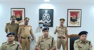 बलरामपुर-: बलरामपुर पुलिस द्वारा थाना उतरौला क्षेत्रांतर्गत पारिवारिक विवाद में आग लगाकर अपनी पत्नी व पुत्री (उम्र 17 वर्ष) को झुलसा देने व दौरान उपचार महिला(पत्नी) की मृत्यु होने जाने की सनसनी खेज घटना का किया गया सफल अनावरण, अभियुक्त गिरफ्तार। 
