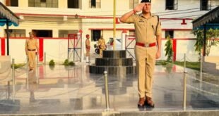उन्नाव-: पुलिस अधीक्षक उन्नाव दीपक भूकर द्वारा शुक्रवार की साप्ताहिक परेड की सलामी लेने के साथ किया परेड का निरीक्षण।