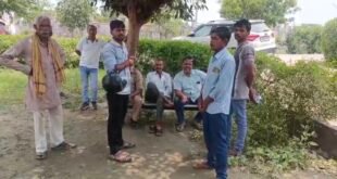 कासगंज-: ट्रेन की चपेट में आने से अधेड़ व्यक्ति की हुई दर्दनाक मौत।