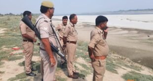 चंदौली-: गंगा किनारे मिला अधेड़ का सड़ा-गला शव, इलाके में फैली सनसनी।