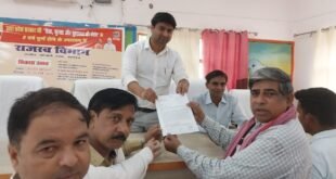 कासगंज-: सपा के प्रतिनिधिमंडल ने मुख्यमंत्री को संबोधित ज्ञापन पटियाली SDM को सौंपा।