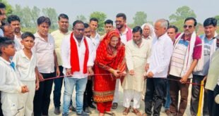 कासगंज-: विधायक नादिरा सुल्तान ने अरबाब मेमोरियल अंडर 16 क्रिकेट टूर्नामेंट का किया उदघाटन।