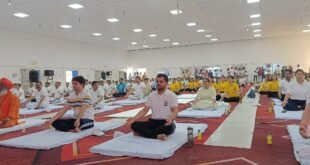 उन्नाव-: 11वें अंतर्राष्ट्रीय योग दिवस के जनपद स्तरीय मुख्य कार्यक्रम में उमड़ी भारी भीड़।