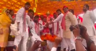 कासगंज-: कासगंज के परतापुर गांव पहुंचे सपा सांसद धर्मेंद्र यादव बीजेपी पर जमकर बोला हमला।