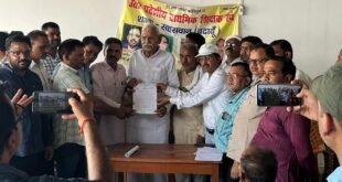 बदायूं/सहसवान-: उत्तर प्रदेशीय प्राथमिक शिक्षक संघ और प्रभावित विद्यालयों के अभिभावकों ने संयुक्त रूप से अपने-अपने क्षेत्रीय विधायकों व उनके प्रतिनिधियों को उक्त शासनादेश के विरुद्ध दिया ज्ञापन।