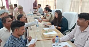 कासगंज-: जिलाधिकारी की अध्यक्षता में संपूर्ण समाधान दिवस का हुआ आयोजन।