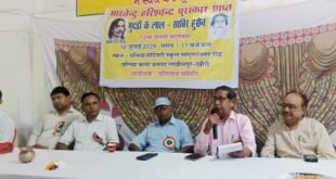 लखीमपुर खीरी-: पलिया मांटेसरी स्कूल में प्रख्यात साहित्यकार साबिर हुसैन के जन्मोत्सव के अवसर पर 72 वीं जयंती समारोह का हुआ आयोजन।