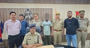 कासगंज-: कासगंज-: पुलिस, एसओजी और सर्विलांस टीम को मिली बड़ी सफलता, पुलिस ने अवैध असलाह फैक्ट्री पर मारा छापा, मौके से पुलिस ने एक असलाह तस्कर को किया गिरफ्तार।