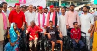 बरेली-: सपा नेता डॉक्टर अनीस बेग ने व्हीलचेयर बाट मनाया अखिलेश यादव का जन्मदिन।