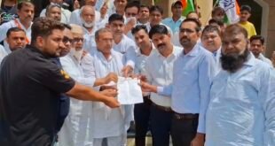 अमरोहा-: स्कूल मर्जर पर फूटा कांग्रेस का गुस्सा, कांग्रेस का कलेक्ट्रेट पर हल्ला बोल प्रदर्शन।