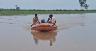 कासगंज-: गंगा की धार में डूबा चरवाहा, अपने साथियों के साथ गंगा की कटरी में पशु चराने गया था चरवाहा।