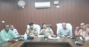 चंदौली: पुलिस लाइन सभागार में व्यापारियों और प्रशासनिक अफसरों की अहम बैठक संपन्न, सुरक्षा और जाम से मुक्ति का मिला भरोसा।