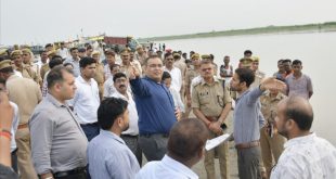 कासगंज में कांवड़ यात्रा की तैयारियों ने पकड़ी रफ्तार, डीएम और एसपी ने लहरा गंगा घाट का लिया जायजा।