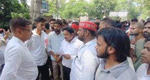बरेली: जंतर-मंतर लाठीचार्ज और जौहर यूनिवर्सिटी कार्रवाई के विरोध में सपा छात्र सभा का प्रदर्शन, राष्ट्रपति के नाम सौंपा ज्ञापन।