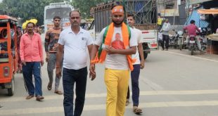 बदायूं से लखनऊ की अनोखी पदयात्रा: मुख्यमंत्री योगी आदित्यनाथ से मिलने निकले युवा जितेंद्र यादव का उसावा में भव्य स्वागत।