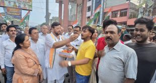 धर्मेंद्र प्रधान के इस्तीफे पर कासगंज में कांग्रेस ने मनाया ‘विजय दिवस’, प्रभु पार्क से गांधी मूर्ति तक निकाला पैदल मार्च।