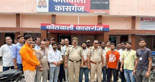 कासगंज: कांवड़ यात्रा की तैयारियों को लेकर पीस कमेटी की बैठक, सेवादारों को दिए गए पहचान पत्र।