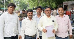 बरेली: जीएसटी के नाम पर व्यापारियों का उत्पीड़न बर्दाश्त नहीं, उद्योग व्यापार प्रतिनिधि मंडल ने 12 सूत्रीय मांगों को लेकर सौंपा ज्ञापन।