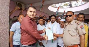 कासगंज: किसानों-छात्रों के समर्थन में कांग्रेस का जोरदार प्रदर्शन, खाद की किल्लत और बढ़े बिजली बिलों के विरोध में राज्यपाल को सौंपा ज्ञापन।