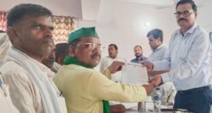 बिसौली: भाकियू टिकैत का तहसील में प्रदर्शन: विभिन्न समस्याओं को लेकर एडीएम को सौंपा ज्ञापन।