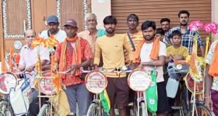 बिल्सी: हर-हर महादेव के जयघोष के साथिल्सी से 25 साइकिलों का कांवड़ जत्था हरिद्वार के लिए रवाना।