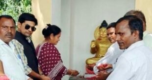 गाँव ज़रीफ़पुर गढ़िया में भगवान गौतम बुद्ध की प्रतिमा का अनावरण, भाजपा नेत्री ममता शाक्य रहीं मुख्य अतिथि।