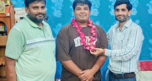 नीट-2026 में शानदार सफलता: नबील अहमद के घर पहुंचकर शिक्षकों ने दी बधाई, सरकारी एमबीबीएस सीट मिलने पर जताई खुशी।