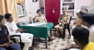 चेहल्लुम पर्व को लेकर शाहजहाँपुर में शांति समिति की बैठक: कोतवाली क्षेत्र की बेरी चौकी पर पुलिस ने की सौहार्द बनाए रखने की अपील।