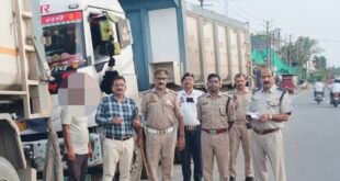 फतेहगढ़: यातायात नियमों के उल्लंघन पर पुलिस और परिवहन विभाग की बड़ी कार्रवाई, 273 वाहनों के चालान और 17 वाहन सीज।