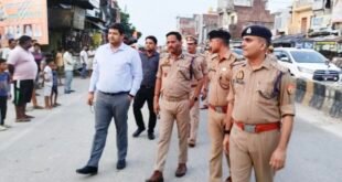 बदायूं: मंडलायुक्त और डीआईजी ने किया कांवड़ यात्रा मार्ग का औचक निरीक्षण, कांवड़ियों को वितरित किया प्रसाद।