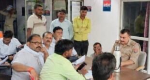उसहैत: थाना परिसर में आयोजित समाधान दिवस में सुनी गईं फरियादियों की समस्याएं, मौके पर हुआ कई मामलों का निस्तारण।