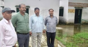 गंजडुंडवारा: बीएसए ने किया बाढ़ प्रभावित स्कूलों का दौरा, नगला नरपत तथा मूंजखेड़ा के स्कूलों का किया निरीक्षण।