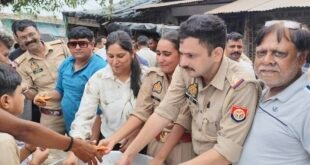 बिसौली में कांवड़ियों के लिए विशाल भंडारे का आयोजन, पुलिस इंस्पेक्टर कमलेश मिश्रा ने की पूजा-अर्चना। 