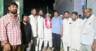 सहसवान: उमराह कर सकुशल वतन लौटे छून्ने खां और उनकी पत्नी, लोगों ने गले मिलकर दी मुबारकबाद। 