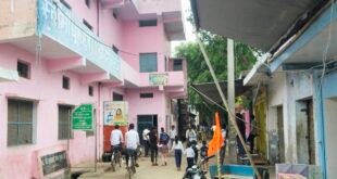 बीएसए के आदेशों की खुली अवहेलना: अवकाश के दिन भी खुले रहे उसावा क्षेत्र के इंटर कॉलेज, स्कूल पहुंचे छात्र। 