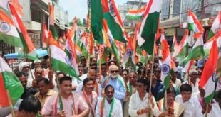 सहसवान: नगर मंडल में निकली भव्य तिरंगा यात्रा, ‘भारत माता की जय’ और ‘वंदे मातरम’ के नारों से गूंजा शहर।