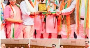 शाहजहांपुर: स्वतंत्रता दिवस पर स्वतंत्रता संग्राम सेनानियों के परिजन सम्मानित, वित्त मंत्री सुरेश कुमार खन्ना ने की शिरकत।