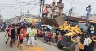 सिढ़पुरा में सावन के तीसरे सोमवार पर कांवड़ियों पर हुई पुष्पवर्षा, प्रशासन और नगर पंचायत के स्वागत ने जीता शिवभक्तों का दिल।