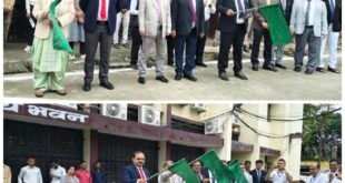 शाहजहांपुर: जनपद न्यायाधीश ने राष्ट्रीय लोक अदालत के प्रचार-प्रसार वाहन को हरी झंडी दिखाकर रवाना किया।