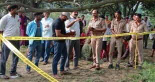 आम के पेड़ पर लटका मिला युवक का शव, मचा हड़कंप।