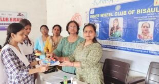 बिसौली: रोटरी और इनरव्हील क्लब द्वारा स्वास्थ्य परीक्षण शिविर आयोजित, छात्राओं और स्टाफ की हुई जांच।