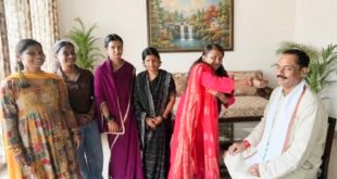 शाहजहांपुर में सपा जिला अध्यक्ष तनवीर खान के आवास पर धूमधाम से मनाया गया रक्षाबंधन, बहनों ने बांधी राखी और दिया भाईचारे का संदेश।