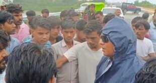 कासगंज: टैंकर की चपेट में आने से 10वीं की छात्रा की दर्दनाक मौत, स्कूल से घर लौटते समय हुआ हादसा।