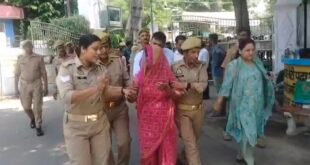 बरेली: कलेक्ट्रेट परिसर में जमीन विवाद से त्रस्त महिला ने बेटी संग किया आत्मदाह का प्रयास, एलआईयू कर्मियों की सतर्कता से टला बड़ा हादसा।