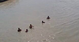 फर्रुखाबाद: पांचालघाट पर गंगा स्नान के दौरान डूबे दो कांवड़िए, एक को बचाया गया, दूसरे की तलाश जारी।