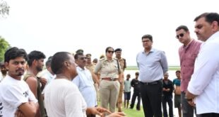 मंडलायुक्त ने बदायूँ के बाढ़ प्रभावित क्षेत्रों का किया निरीक्षण, स्थिति नियंत्रण में होने का दिया भरोसा।