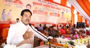 बदायूं: सामूहिक विवाह समारोह में 691 जोड़े बने हमसफर, नवदंपतियों पर हुई पुष्पवर्षा।