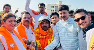 सेवा संकल्प यात्रा का बदायूँ में हुआ भव्य स्वागत, विकसित भारत-2047 के संकल्प से जुड़े लोग।